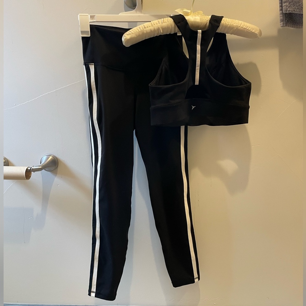 *AVAIL TIL 9/15* Old Navy Active Two-Piece Set, size S